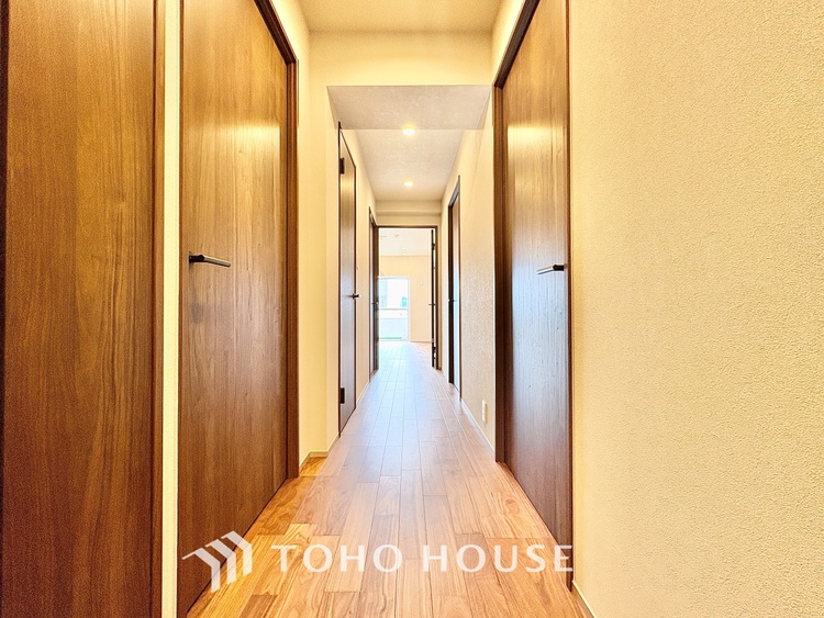 内装 ◆闇夜の輝き◆オレンジ色の光は大人になった今の僕にはわかる。1日の終わりを伝えに来たわけではなく、また明日が来る方へ導いてくれた事を。