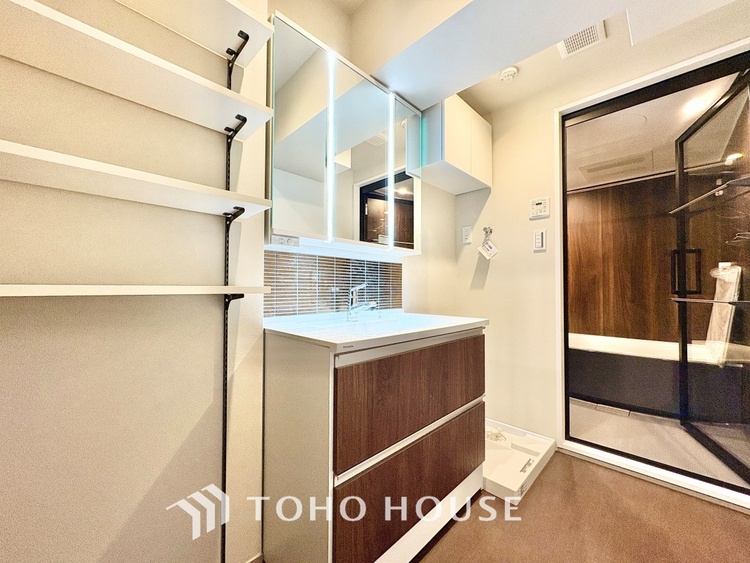 洗面 ◆洗面◆清潔感のある水回り。白で統一されたスタイリッシュな空間。毎日使う場所だから究極にシンプルにこだわりました。