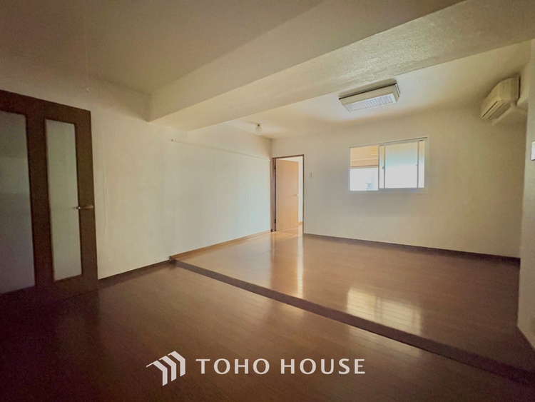 内装 ◆サンサンと◆差し込む太陽の光がこのリビングに笑いをもたらす.