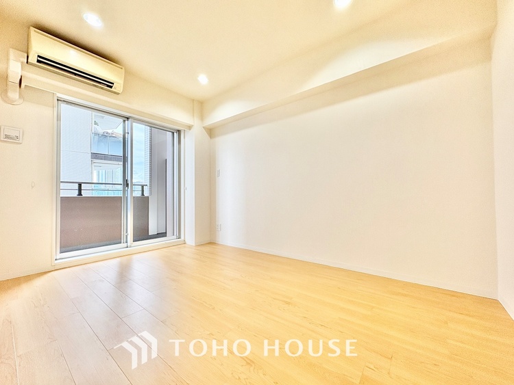 内装 ◆間接照明◆オレンジ色の光が僕達を大人な気分にさせる。静かで優しく語りかけるその光は、今日の終わりを告げてくれ、でも明日にはいい事が必ず来るよ。そんな囁きが聞こえてくる