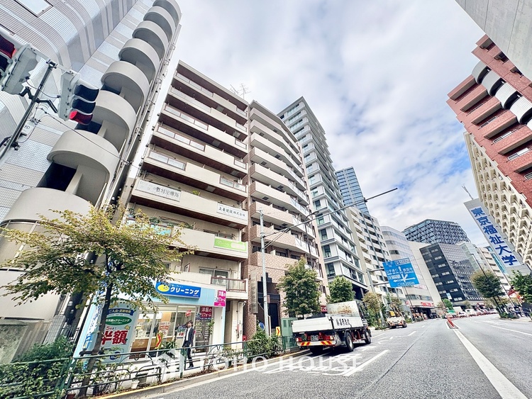 外観 漂う上質な空気感、マンションに入れば「おかえりなさい」と笑顔で迎えてくれるエントランス。最良の心配りを感じるマンションでした。