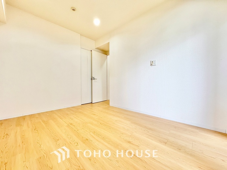 内装 ◆色彩◆この空間に放たれた光は華美なまでに演出されたデザイン。流れる時をより芳醇なコーヒーの様な色彩奏でるアダージョ。そして情景豊かな作品のような暮らしがイメージできる。