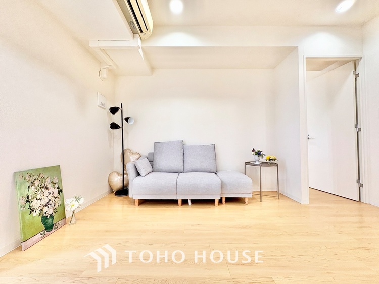 内装 ◆ここに在る◆事も無げに美しく、伝えるには筆舌に尽くし難い。豪華絢爛や華美と言う事ではなく、住まう者にとって暮らし易く心地がいいと言う美しさがこの住まいには込められている。