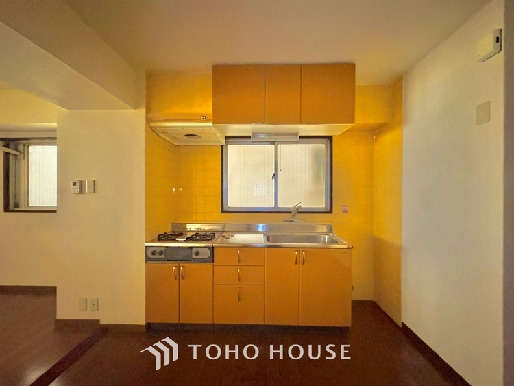 キッチン 毎日料理をする、料理が好き、家族が多くて量を作る必要がある、等の方々にとっては必須のコンロ。同時進行で効率アップはもちろん鍋を移動する回数が減り、無駄な動きを軽減することが出来ます。