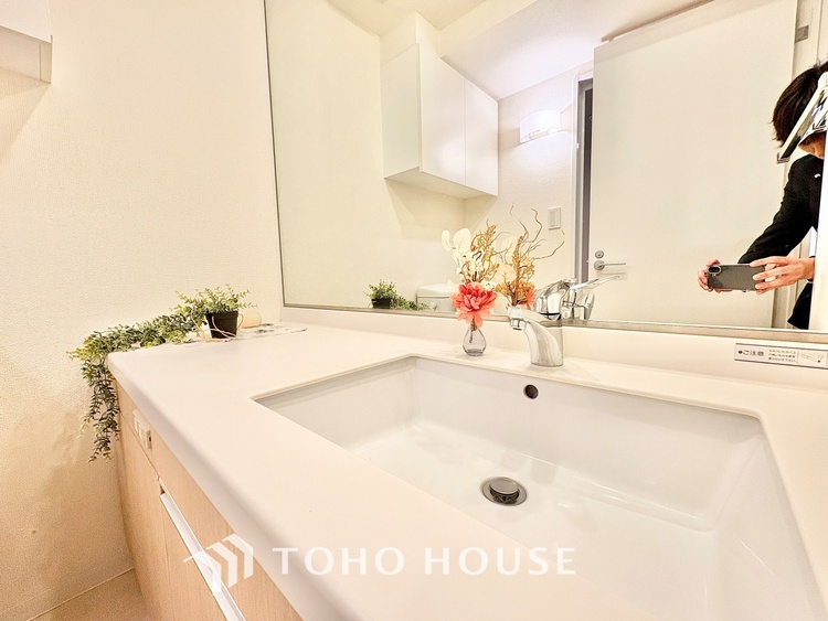 洗面 ◆洗面◆清潔感のある水回り。白で統一されたスタイリッシュな空間。毎日使う場所だから究極にシンプルにこだわりました。