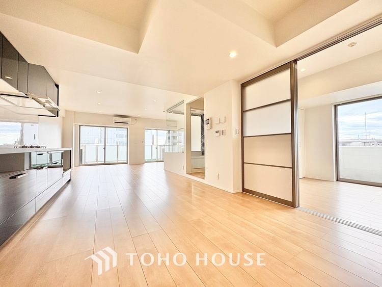 内装 ◆癒しの空間◆室内構成に拘り採光とセンスを散りばめた空間。それは『柔らかさ』に似た素敵な居場所。そこに暮らす人のことを考えつくり出したものは『癒し』という心地よい居場所なんだと思う