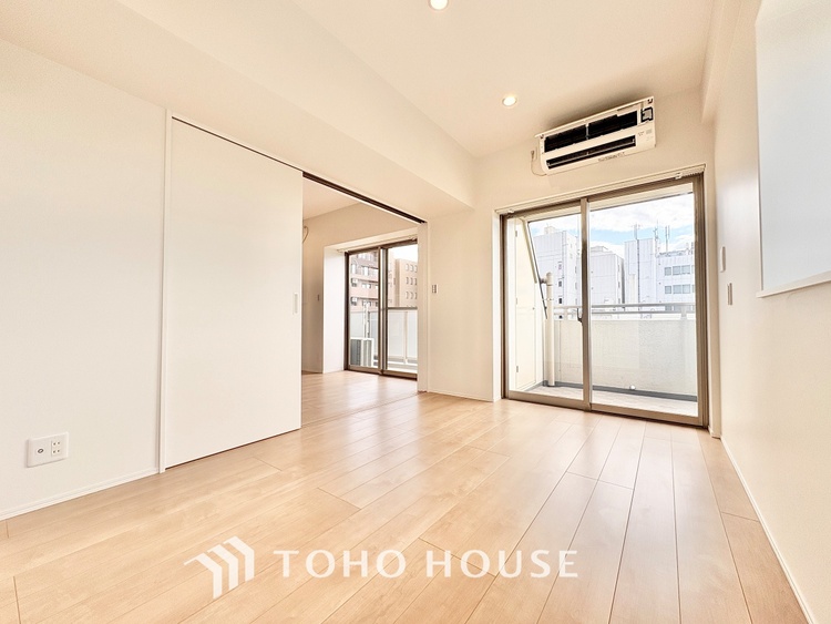 内装 ◆子供部屋◆冷涼な風、そよぐリビング。だんらんの場所はここから始まり、ここで終わる。家族の笑顔が集う素敵な場所だから、こだわり抜いた思いが詰まっているのだと思う。