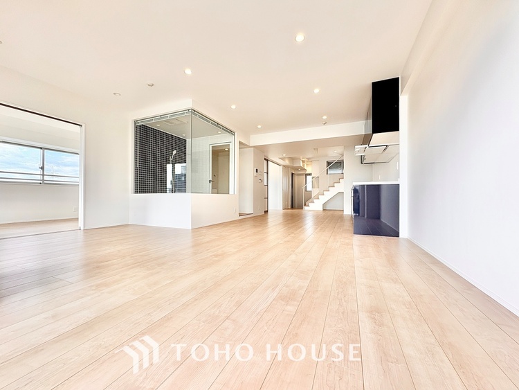 内装 ◆隠された美しさ◆流麗な音楽が流れているような繊細でいながら整然かつ堅牢なこの空間。この空間は確かに美しい。しかし、そこには美しさ以上のものが隠されている。