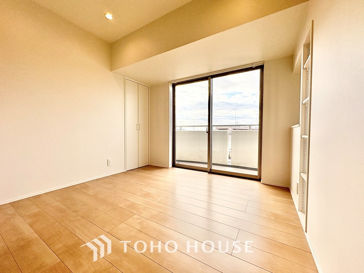 内装 ◆色彩◆この空間に放たれた光は華美なまでに演出されたデザイン。流れる時をより芳醇なコーヒーの様な色彩奏でるアダージョ。そして情景豊かな作品のような暮らしがイメージできる。