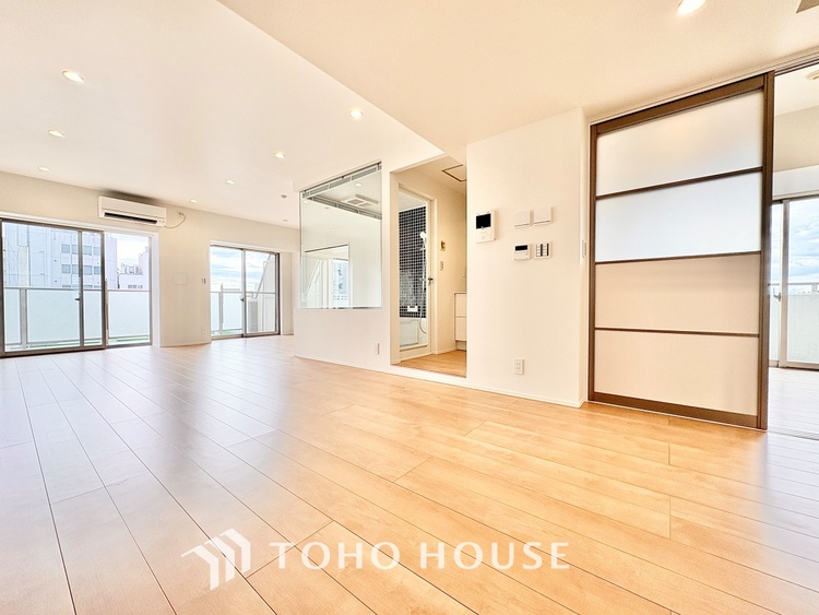 内装 ◆ここに在る◆事も無げに美しく、伝えるには筆舌に尽くし難い。豪華絢爛や華美と言う事ではなく、住まう者にとって暮らし易く心地がいいと言う美しさがこの住まいには込められている。