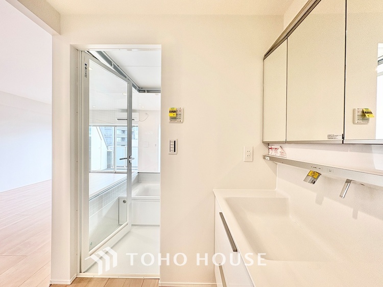 内装 ◆闇夜の輝き◆オレンジ色の光は大人になった今の僕にはわかる。1日の終わりを伝えに来たわけではなく、また明日が来る方へ導いてくれた事を。