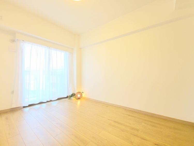 内装 極上のプライベート空間が、深い安らぎを誘います。一日の疲れを忘れさせる静けさと、心地よい目覚めを約束する聖域です。