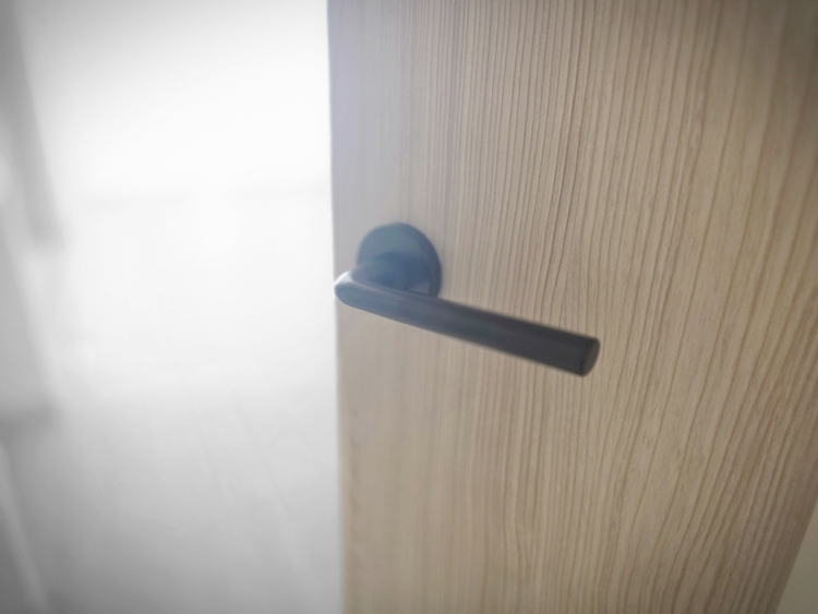 内装 陽光が降り注ぐ、開放的な大空間です。家族の絆を育み、ゲストをもてなす舞台となる、心豊かな団らんの時間が流れます。