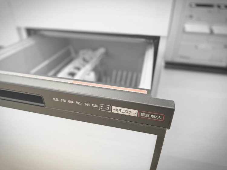 キッチン あなたの創造性を刺激する舞台。最新の機能と美しいデザインが融合し、料理の時間を至福の瞬間に変えます。