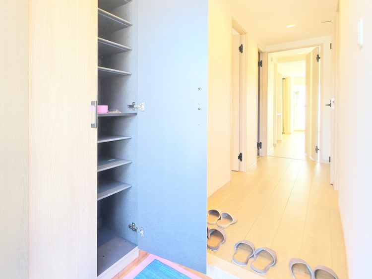 収納 空間の魔法。デッドスペースを徹底的に活用した大容量収納が、暮らしを豊かに整理し、広々とした居住空間を叶えます。