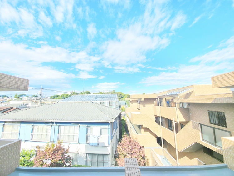 その他 街の景色を一望する特等席。視界を遮るもののない開放的な眺望が、都心生活の醍醐味を、毎日あなたに届けます。