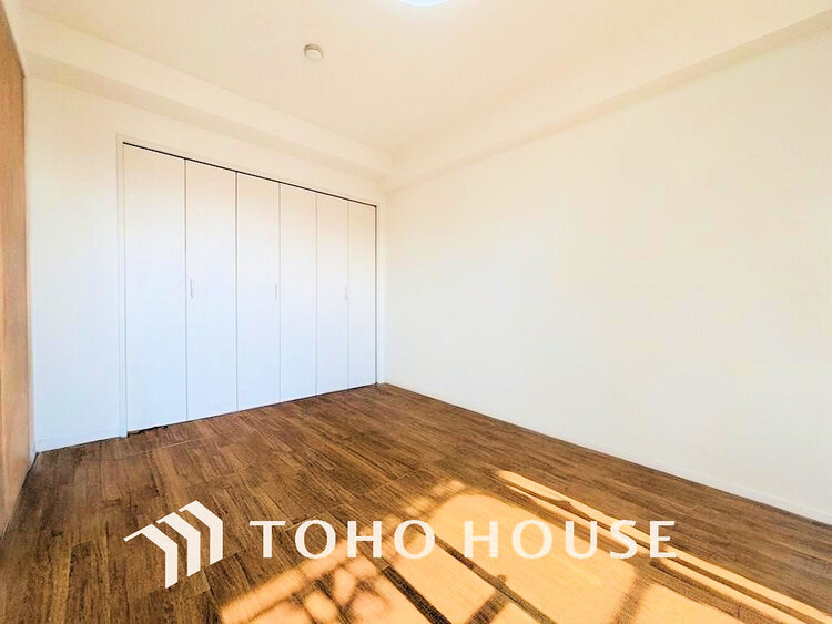 内装 1日の疲れを癒し、心地よく寛げるようゆったりとした広さをしています(現地には家具があります)