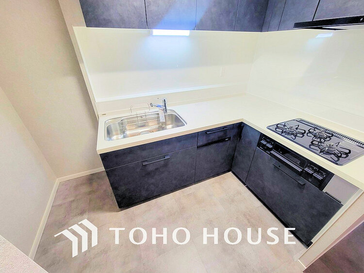 キッチン シンプルな部屋の雰囲気に溶け合うナチュラルキッチン