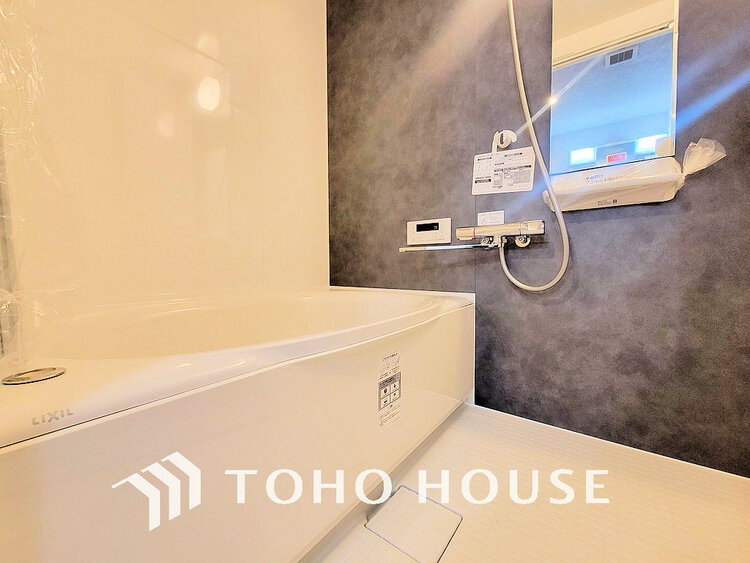 風呂 一日の疲れを癒すバスルームは、心地よいリラックスを叶える清潔感溢れる空間