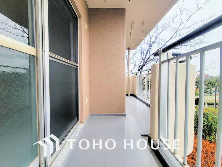 バルコニー 陽当たり良好なバルコニー