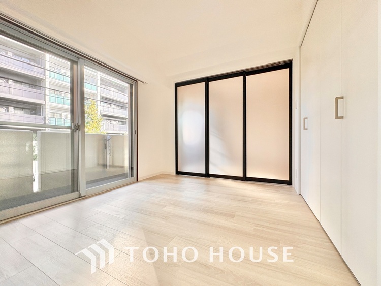 内装 寝室は一日の疲れを癒す大切な空間。快適で落ち着けるおすすめの間取りです。