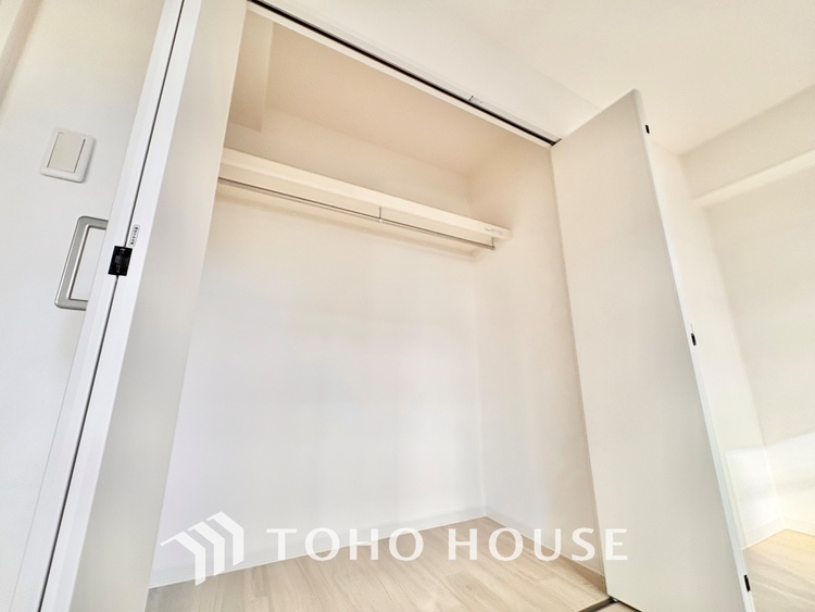 内装 光あふれるリビングは、笑顔の舞台。家族みんなで過ごすかけがえのない時間が、温かい思い出を作ります。