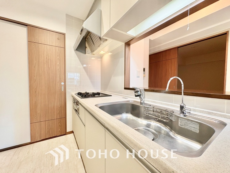 キッチン 時を超えて愛されるデザインが、日常を特別なひとときへと昇華させます。この場所から、心満たされる豊かな食卓が始まります。