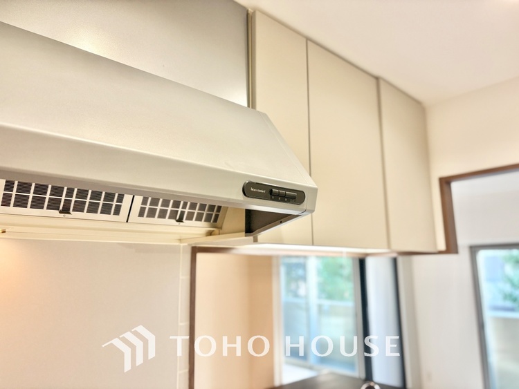 キッチン 五感を刺激する、美食のクリエイティブな場所。ここはただの調理場ではなく、豊かな人生を紡ぐための特別な空間です。