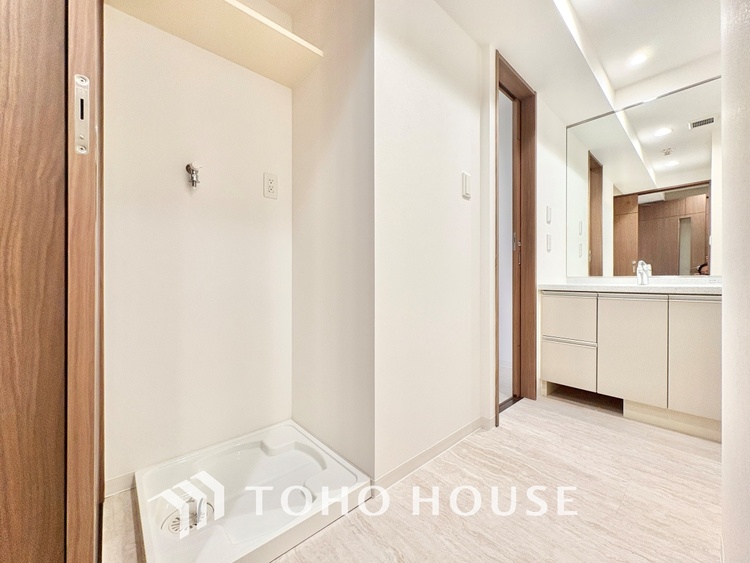 洗面 清潔感あふれる洗面化粧台で、毎日の身支度を快適にサポートします。