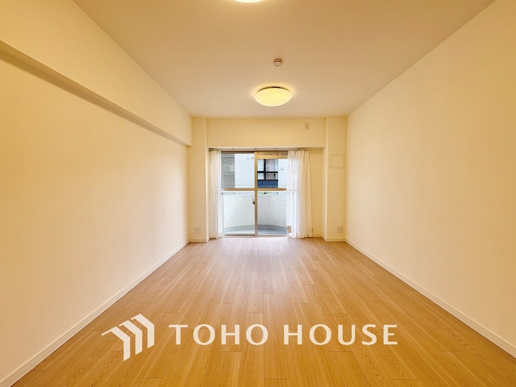 内装 叶えたかったのは落ち着きのあるナチュラルな風合い、そして開放感があるリビング。優雅な気分に浸れる幸せな時間を家族が自然と集まりたくなるこの空間で。