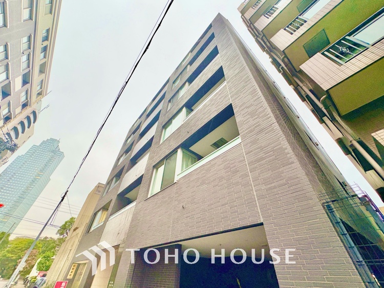 外観 ほんの少しのこだわり。ちょっとした色使いがその家がもつ雰囲気、趣（おもむき）を携え、暮らす家族や訪ねてくる友人・知人に新鮮な香りを運んできます。