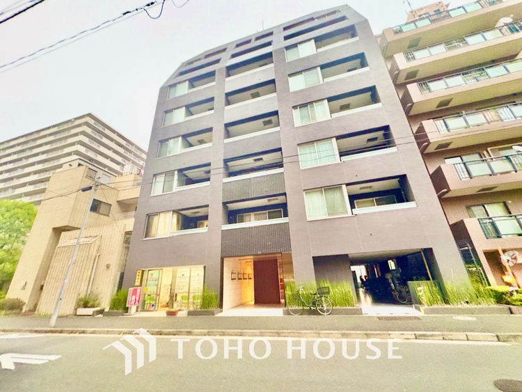 外観 ほんの少しのこだわり。ちょっとした色使いがその家がもつ雰囲気、趣（おもむき）を携え、暮らす家族や訪ねてくる友人・知人に新鮮な香りを運んできます。