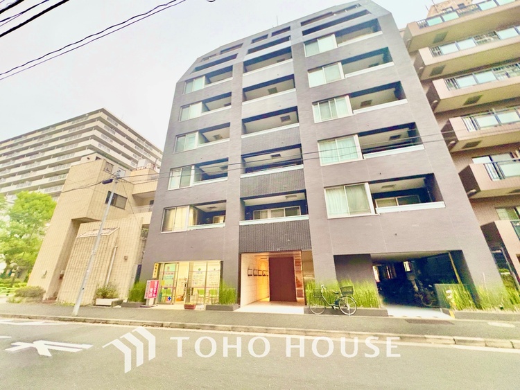 外観 ほんの少しのこだわり。ちょっとした色使いがその家がもつ雰囲気、趣（おもむき）を携え、暮らす家族や訪ねてくる友人・知人に新鮮な香りを運んできます。