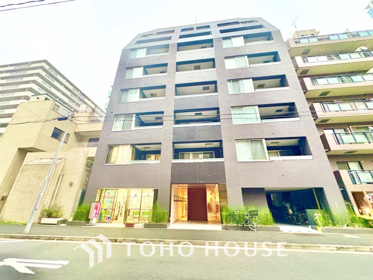 外観 ほんの少しのこだわり。ちょっとした色使いがその家がもつ雰囲気、趣（おもむき）を携え、暮らす家族や訪ねてくる友人・知人に新鮮な香りを運んできます。