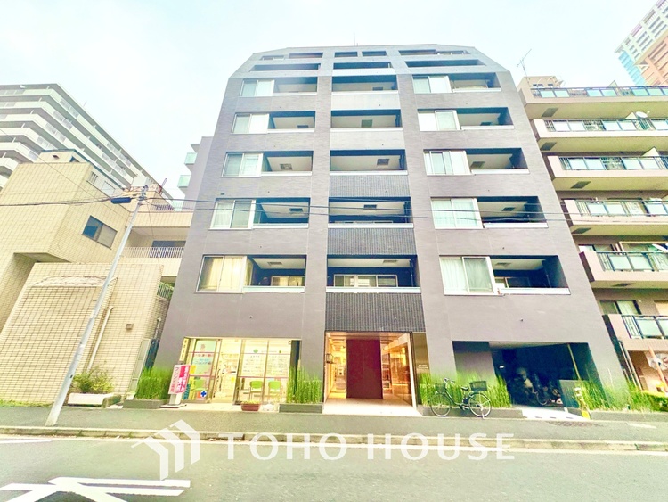 外観 ほんの少しのこだわり。ちょっとした色使いがその家がもつ雰囲気、趣（おもむき）を携え、暮らす家族や訪ねてくる友人・知人に新鮮な香りを運んできます。