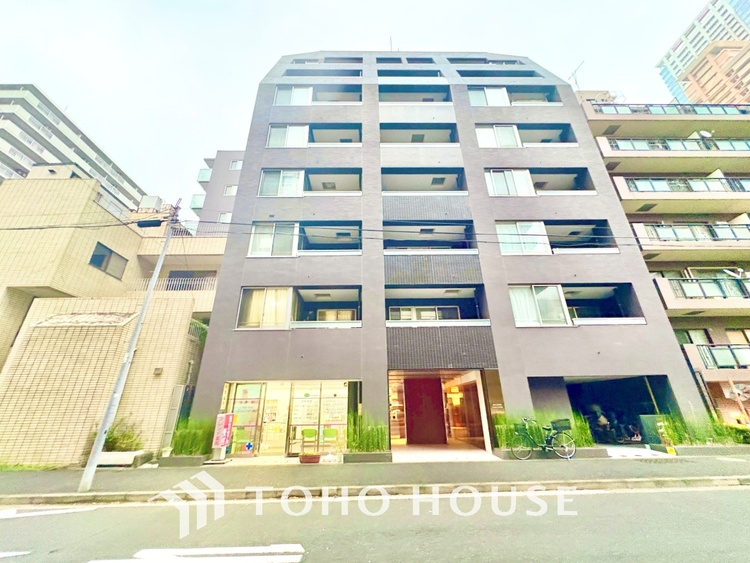 外観 ほんの少しのこだわり。ちょっとした色使いがその家がもつ雰囲気、趣（おもむき）を携え、暮らす家族や訪ねてくる友人・知人に新鮮な香りを運んできます。