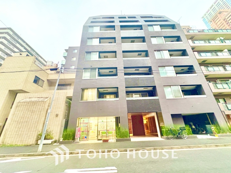 外観 ほんの少しのこだわり。ちょっとした色使いがその家がもつ雰囲気、趣（おもむき）を携え、暮らす家族や訪ねてくる友人・知人に新鮮な香りを運んできます。