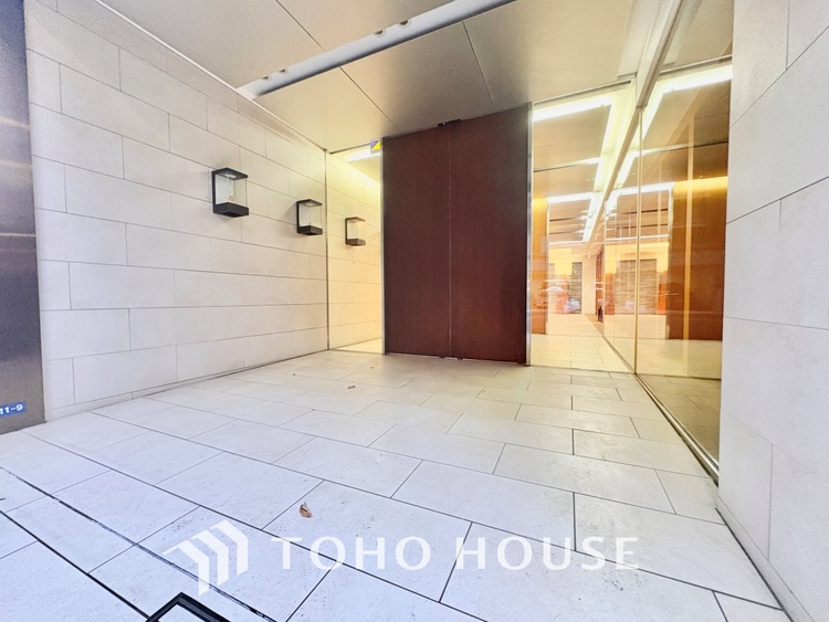 外観 ほんの少しのこだわり。ちょっとした色使いがその家がもつ雰囲気、趣（おもむき）を携え、暮らす家族や訪ねてくる友人・知人に新鮮な香りを運んできます。