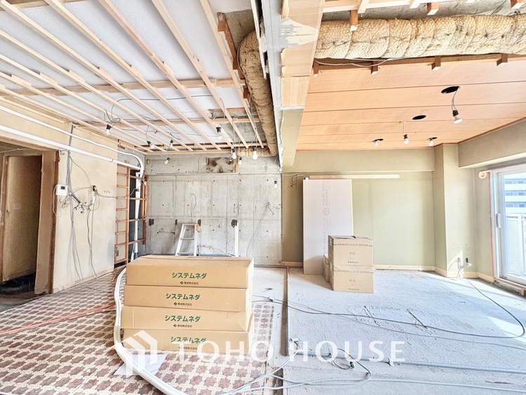 内装 【改装中】高級感漂う設えとゆとりある広さで安心をもたらす特別な場所。暮らしの中心にふさわしい空間です。