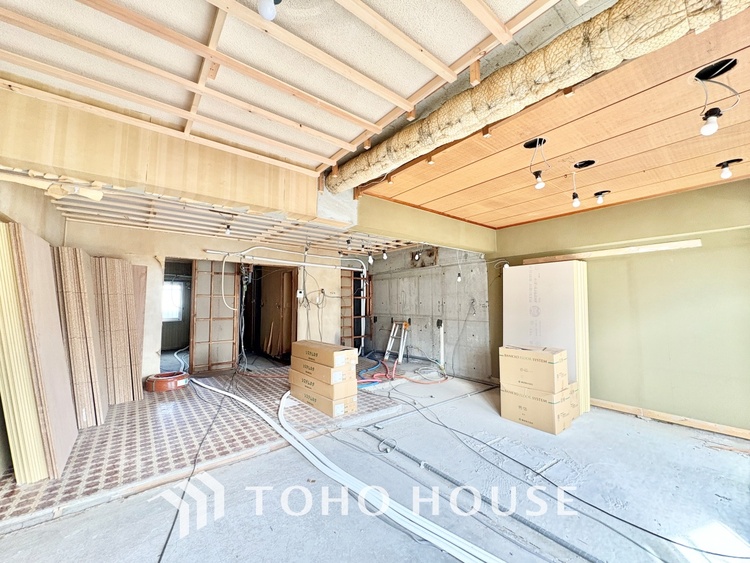 内装 【改装中】高級感漂う設えとゆとりある広さで安心をもたらす特別な場所。暮らしの中心にふさわしい空間です