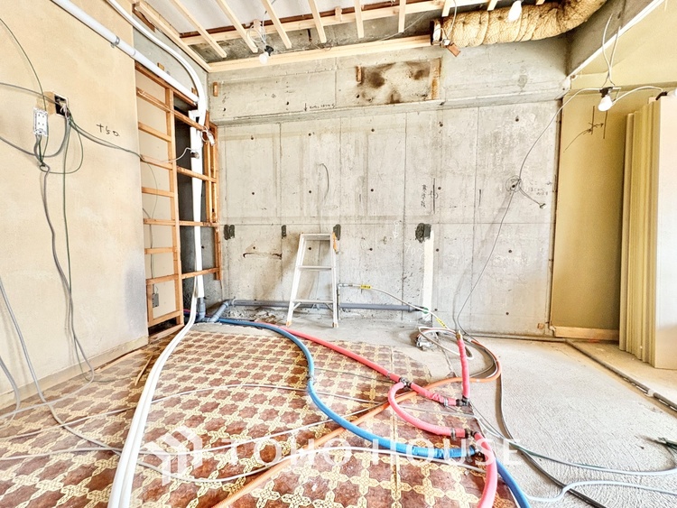 キッチン 【改装中】上質な素材に囲まれたキッチンは、穏やかな時間が流れる特別な空間。洗練された料理が生まれる場所です。