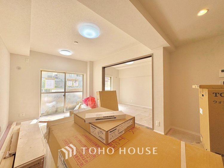 内装 ここにはみんなが集い、食事と楽しい会話が始まる。