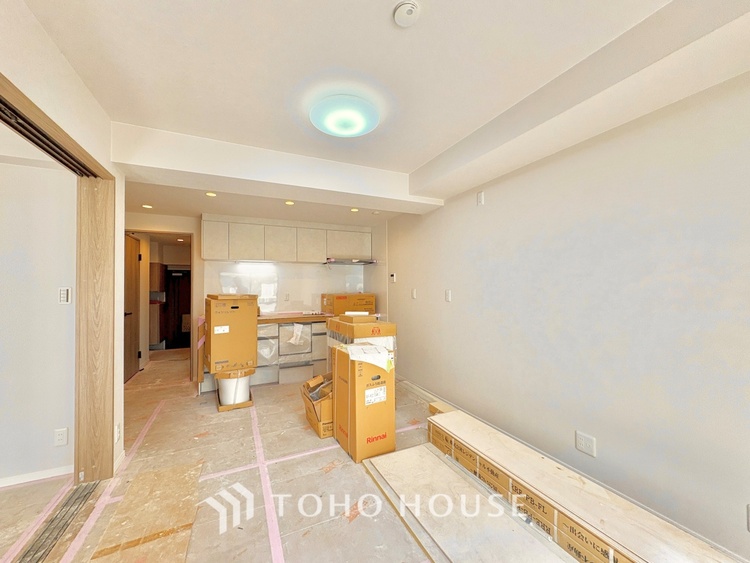 内装 時間をかけて作り上げるそんな空間を君と共有したい。僕たちの空間は唯一無二の物だから。