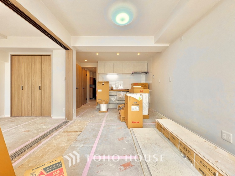 内装 ここにはみんなが集い、食事と楽しい会話が始まる。話に夢中になりすぎて、ついつい時を忘れ夜半過ぎになってしまう。そんな束の間の幸せを感じさせてくれる場所でありたい。