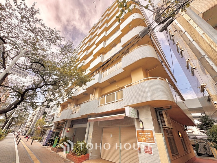 外観 ほんの少しのこだわり。ちょっとした色使いがその家がもつ雰囲気、趣（おもむき）を携え、暮らす家族や訪ねてくる友人・知人に新鮮な香りを運んできます。