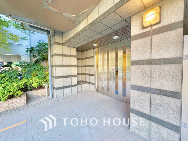 エントランス 陽だまりに満ちたくつろぎの空間を演出します。