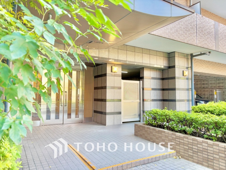 エントランス 現地に実際に行ってみることでしか感じられないことがたくさんあります。周辺環境や街の雰囲気など、たくさんのことを感じていただけます。