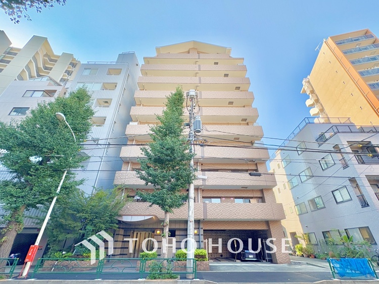 駐車場 家事動線に配慮したプランによりご家族がくつろげる明るく広い空間が確保できました。