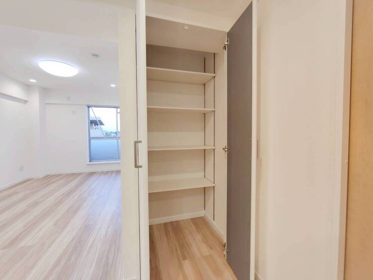 その他 家電やスーツケース、ストック品など何でも片付く嬉しい空間です。