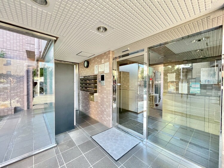 その他 上質感漂う玄関アプローチです。